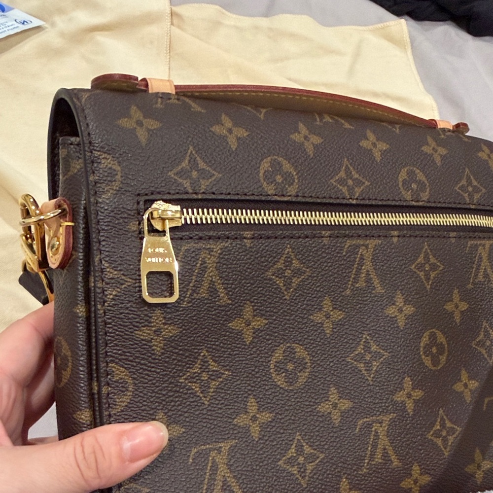 Louis Vuitton Monogram Pochette Métis Crossbody - Picture 5 of 8